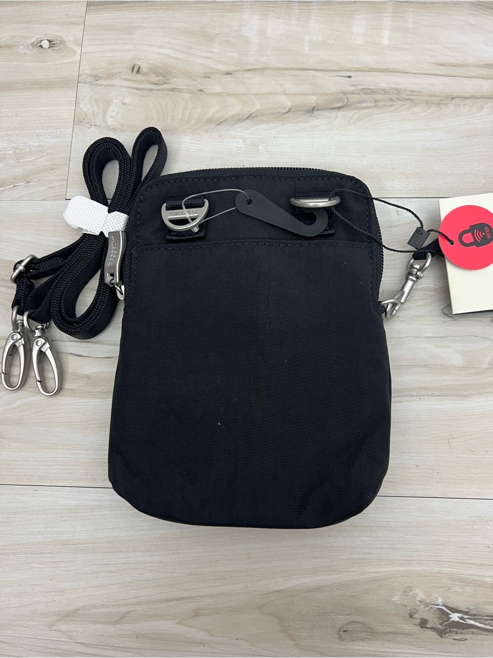 Baggallini NWT Black RFID Crossbody Purse - Picture 2 of 6